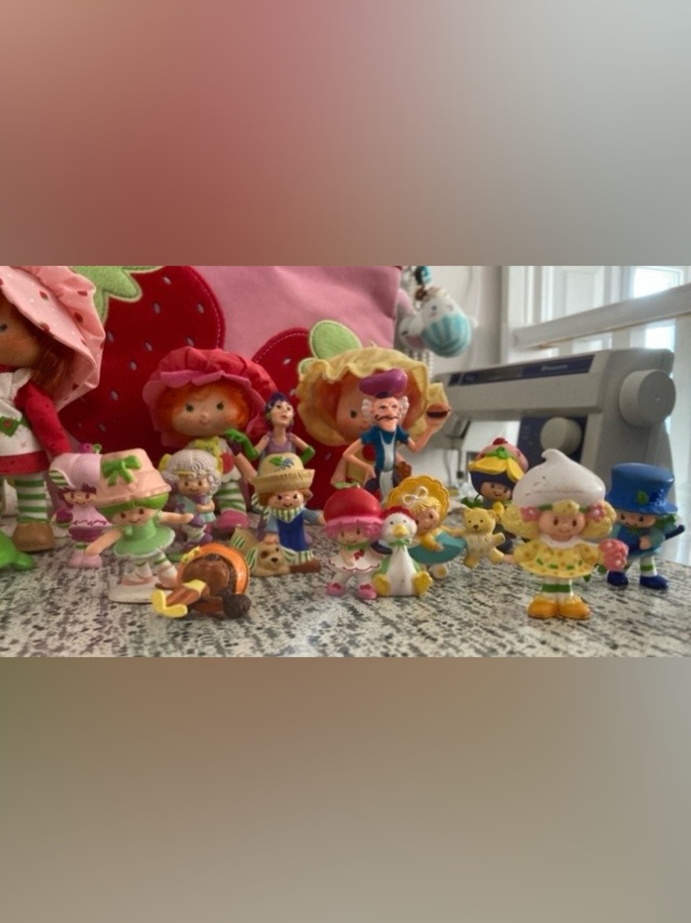 🍓 Vintage 1980 Strawberry Shortcake Lot Dolls Figurines Purse Display Case Pets - Picture 3 of 16